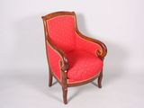 une chaise rouge avec une assise rembourrée rouge sur fond blanc