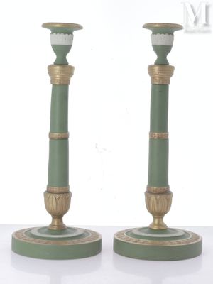 Paire de flambeaux Biscuit de porcelaine peint verre et déco…