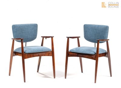 paire de chaises du milieu du siècle, avec un revêtement bleu, revêtement bleu, revêtement bleu, revêtement bleu, revêtement bleu, revêtement bleu, revêtement bleu