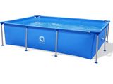 une piscine rectangulaire dotée d'une structure métallique et d'une bâche bleue