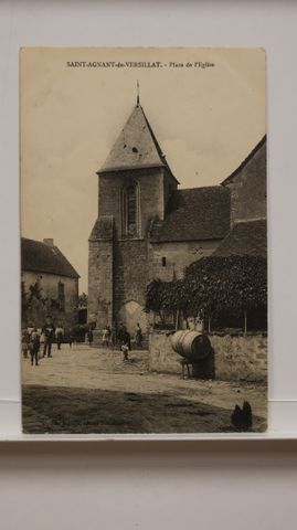 St Agnant Versillat : Place de l’Église. T.B.E.