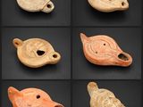 Plusieurs types d'objets en poterie sont exposés sur un fond noir