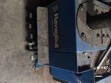 a blue machine that is sitting on the ground