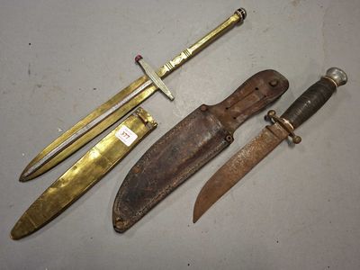 Ensemble de deux COUTEAUX : un de scout marqué sur le fourre…