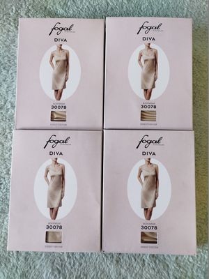 lot de 25 fond de robe de marque FOGAL (produit de très haut…
