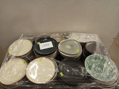 Lot de 125 articles de vaisselle comprenant : de grandes ass… - Photo 1