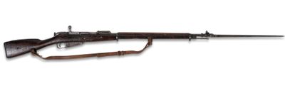 un fusil avec un canon en bois et une bretelle en bois sur fond blanc