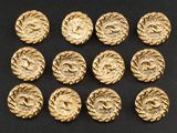 un lot de neuf boutons dorés ornés d'un motif floral