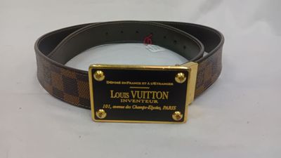 ceinture Louis Vuitton avec plaque
