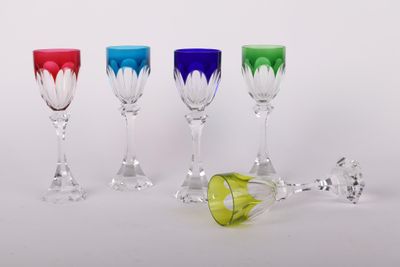 SAINT LOUIS. Suite de 5 verres à vin du Rhin dit Roemers, mo…