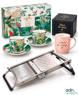 un assortiment de tasses à café et de soucoupes devant une boîte