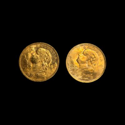 deux souverains d'or, dont l'un représente la tête d'un homme et l'autre celle d'une femme