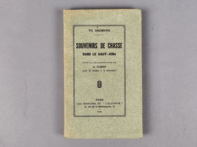 gros plan d'un livre sur une table à fond blanc