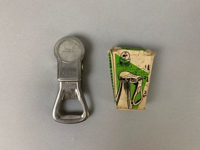DECAPSULEUR de marque MEPRA, en boîte.