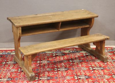 Petit bureau pupitre double d'écolier en chêne; 2 places, ca…
