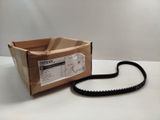 une boîte à laquelle est attachée une sangle, posée sur une table