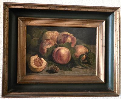 tableau représentant des pêches et d'autres fruits posés sur une table, dans un cadre noir
