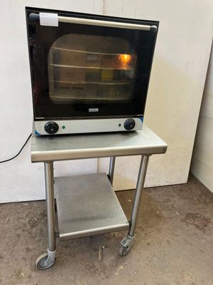 une table inox carré sur roulette + four ventilé inox en 220…