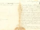 un vieux document écrit posé sur une table