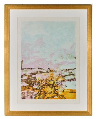 une peinture abstraite représentant une scène de plage, dans un cadre doré