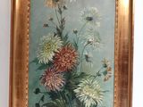 une photo d'un tableau représentant des fleurs, accroché au mur