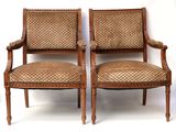 paire de chaises anciennes avec coussins rembourrés
