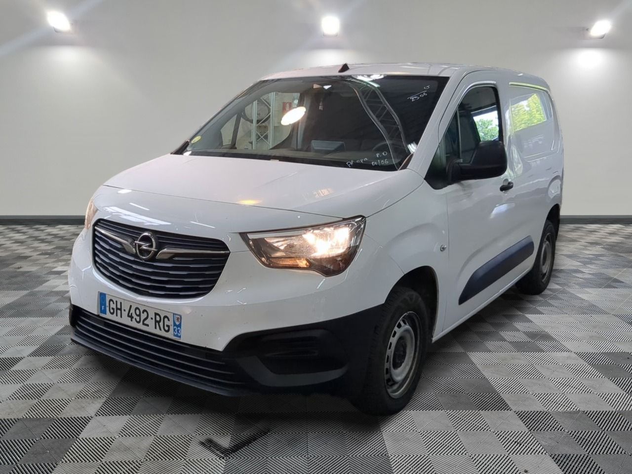OPEL - COMBO CARGO 1.5 100 CH S/S L1H1 BVM6 STANDARD PACK CLIM - GO - Mise en service: 25/07/2022 - euro 6. Les vitre...