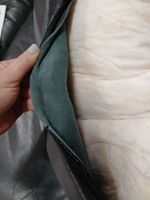 VENTE VOL : Un canapé deux places, façon cuir, gris anthraci… (photo 2)