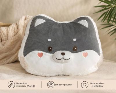 un oreiller avec l'image d'un chat dessus
