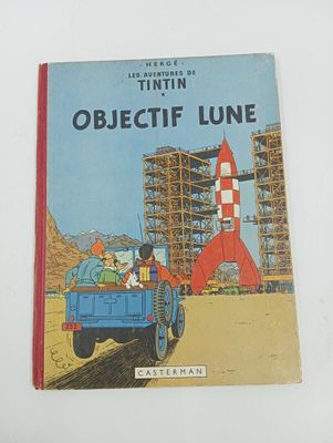 un vieux livre pour enfants racontant les aventures de Tintin et la ligne d'objet