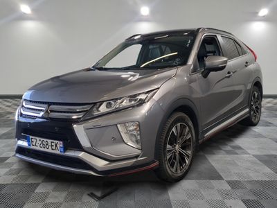 La nouvelle Mitsubishi Eclipse X 2019 est exposée dans un showroom