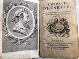 un vieux livre avec l'image d'un homme et d'une femme