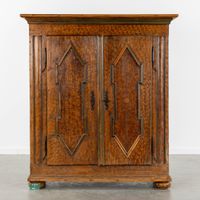 Armoire à deux portes sur pieds boules, bois patiné, Allemag… (photo 2)