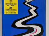 un magazine sur lequel figure la photo d'une voiture roulant sur une route