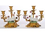 paire de figurines en porcelaine française du XIXe siècle représentant des cygnes et des fleurs