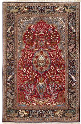 un tapis rouge avec un motif floral sur fond blanc