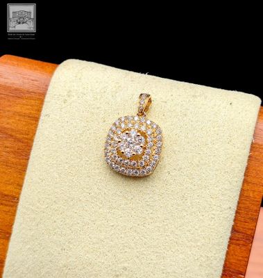 Pendentif en or jaune 750°/.(18K), orné de diamants taille b…