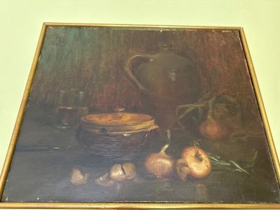 une photo d'un tableau accroché au mur d'une cuisine