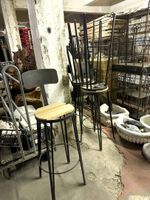 Env. 40 chaises de bar et chaises en métal laqué noir, l’ass… (photo 2)