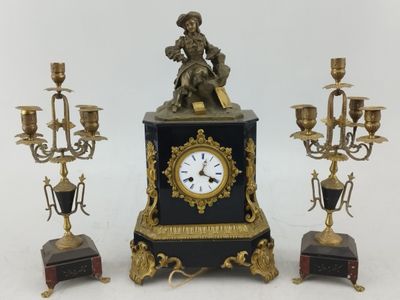 Garniture de cheminée en marbre noir et bronze figurant un p…