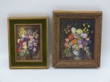 deux tableaux représentant des fleurs dans un vase et un vase contenant des fleurs