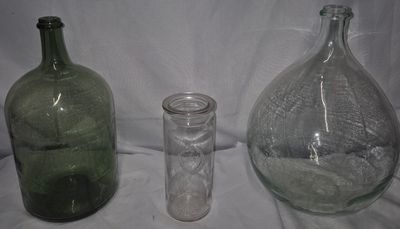 "OBJETS DÉCORATIFS – LOT DE 3 BONBONNES / BOUTEILLES EN VERR… - Photo 1