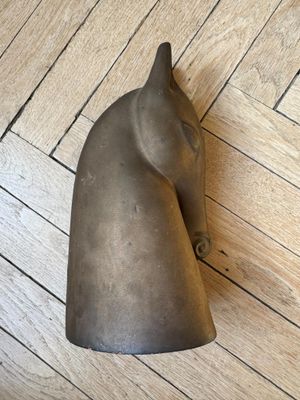 Ecole du XX°, Tête de cheval stylisée, sobre sculpture en te…