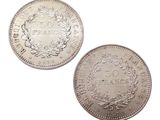 deux pièces d'argent sur fond blanc, avec un fond blanc