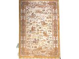une image représentant un grand tapis oriental sur fond blanc