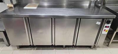 UN Tour Bas Refrigere 4 Portes Froid Positif Coreco Groupe L…