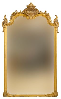 un miroir à cadre doré orné d'un motif décoratif