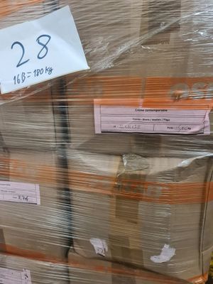 Palette d’environ 180 kg – Vêtements crème contemporaine fem…