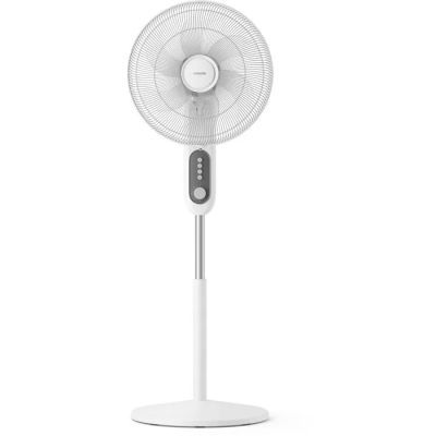 une image représentant un ventilateur blanc posé sur un pied, sur fond blanc