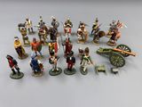 un grand nombre de figurines sur une table
